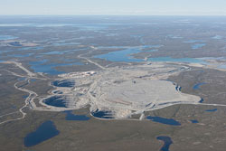 SB_Ekati_mine_640px