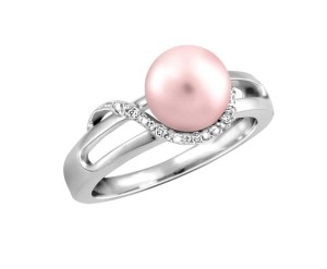 10-karat white gold ring set with pink pearl.