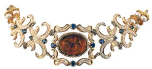 'Embroideries' bracelet by Gerardo Sacco in 18-karat yellow gold with pearls, sapphires, and central glass paste.