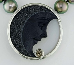 A 1.02-carat fancy round-cut by Gabi Tolkowsky accents the black agate side of the pendant.