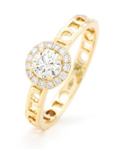 18-karat yellow gold ring by Sartoro, with diamonds (.29 ctw).