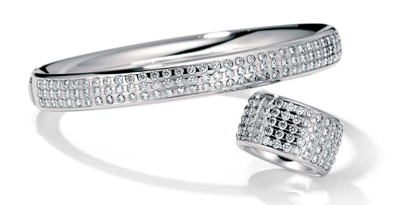 Platinum bracelet, with 99 brilliant-cut diamonds and platinum ring, with 84 brilliant-cut diamonds, both by Henrich & Denzel.