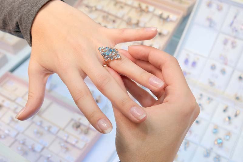 Statistics Canada reports Canadian retail jewellery sales grew to $310 million in October. 