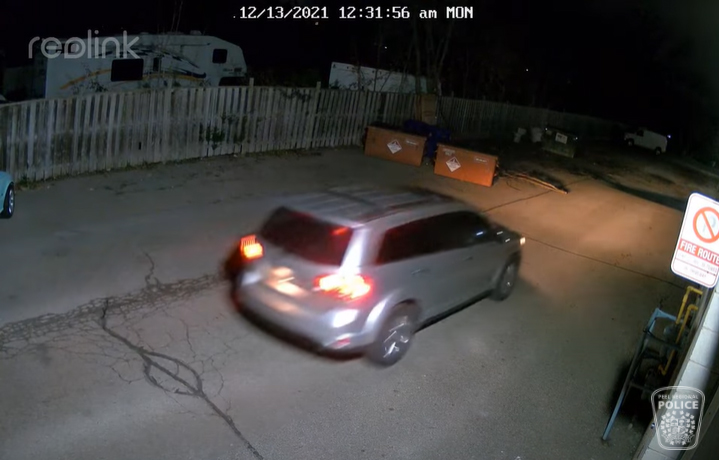 Peel Police are searching for two suspects in connection with a Dec. 13 break-in in Mississauga, Ont. Photo courtesy Peel Police