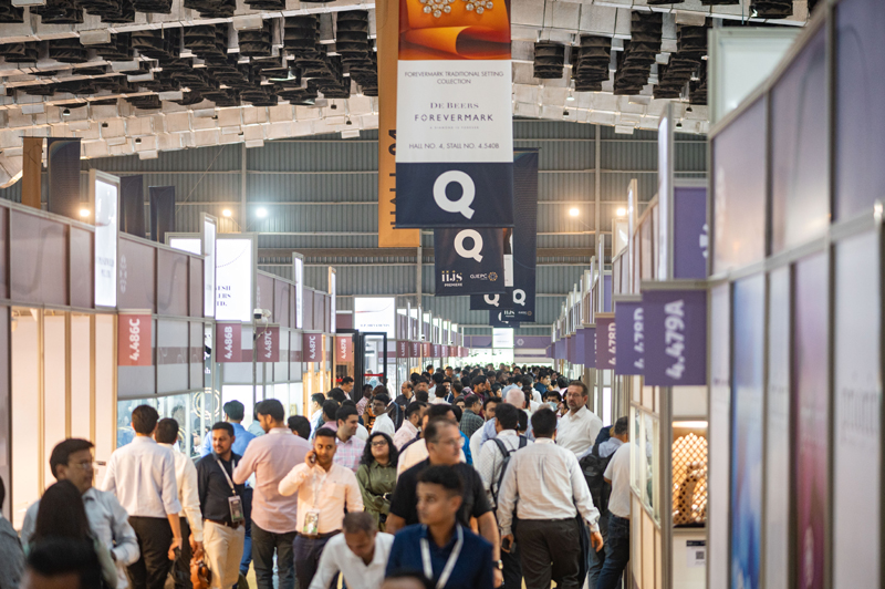 More than 350 buyers from 25 countries gathered in Dubai for the second edition of the International Gem & Jewellery Show (IGJS), organized by the Gem & Jewellery Export Promotion Council (GJEPC) of India.